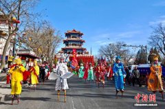 （新春走基层）宁夏灵武：社火展演闹新春 南北民俗同台交融
