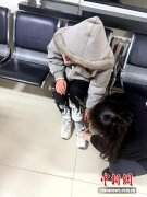 游客夜游界江迷路 最北移民管理警察开“拖拉机”硬核救助