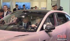 郑丽文参观小米汽车工厂：“只有一个字，赞！”